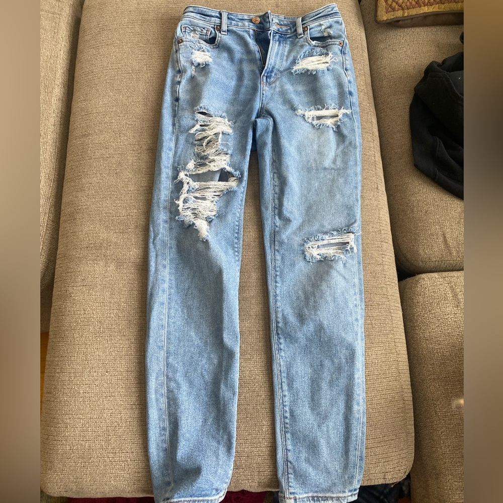 - american eagle ripped jeans
- size 000